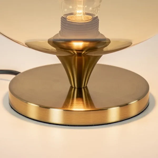 amber_glazen_tafellamp_me_2.webp Flash Sale Straluma Amber glazen tafellamp met gouden voet