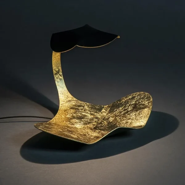 chique_design_tafellamp_l_4.webp Online Straluma Chique design tafellamp LED zwart met goldleaf