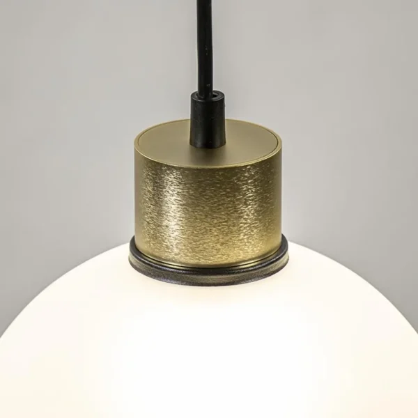 chique_lichts_hanglamp_ro_3.webp Cheap Straluma Chique 3-lichts hanglamp rond zwart-goud + opaal glas