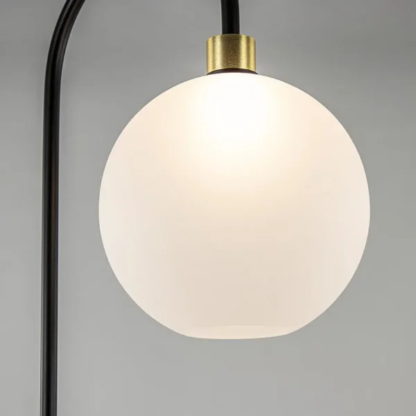 chique_vloerlamp_zwartgou_2.webp Online Straluma Chique vloerlamp zwart/goud met opaal glas