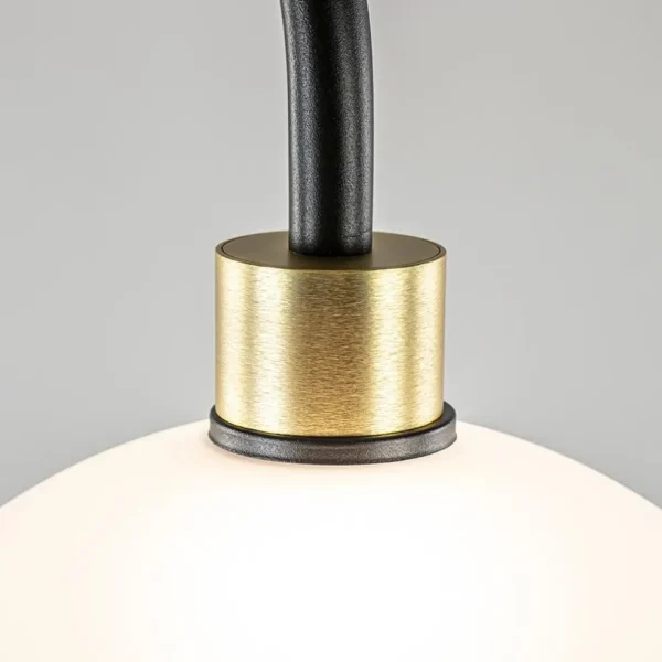 chique_vloerlamp_zwartgou_3.webp Online Straluma Chique vloerlamp zwart/goud met opaal glas