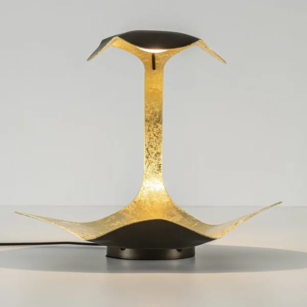 design_led_tafellamp_bron_3.webp Best Straluma Design LED Tafellamp brons met goldleaf