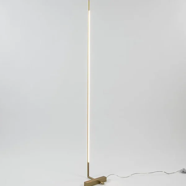 design_led_vloerlamp_goud_1.webp Clearance Straluma Design LED vloerlamp goud verstelbaar