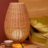 grote_rotan_tafellamp_nat_4.webp New Straluma Grote rotan tafellamp naturel met zwarte pootjes