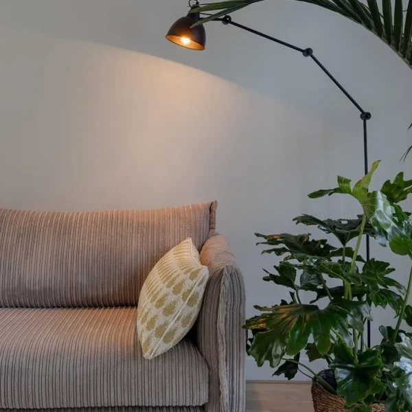 grote_vloerlamp_retro_mat_4.webp Flash Sale Straluma Grote vloerlamp retro mat zwart verstelbaar