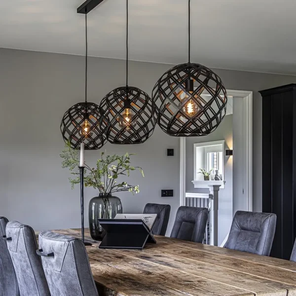 hanglamp_l_balk_bol_zwart_4.webp Store Straluma Hanglamp 3L balk bol zwart industrieel