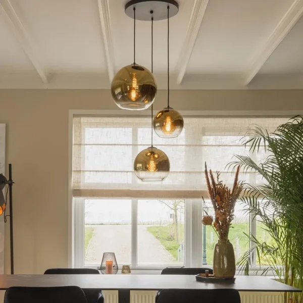 hanglamp_lichts_rond_zwar_4.webp Store Straluma Hanglamp 3-lichts rond zwart met goud gradient glas