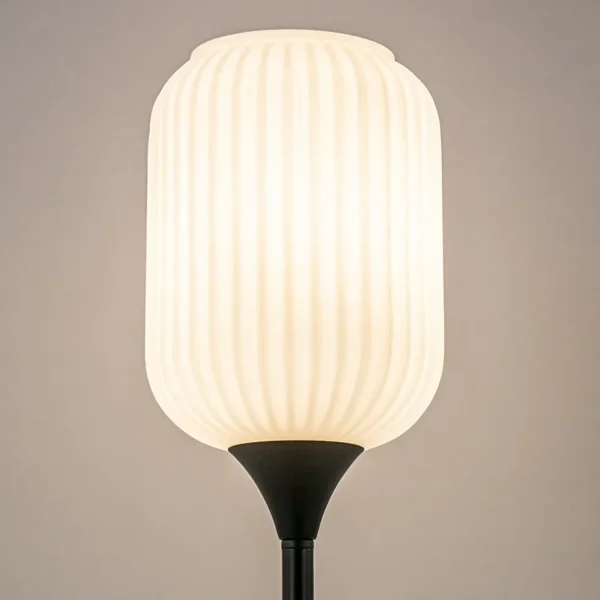 hoge_tafellamp_zwart_met__3.webp Shop Straluma Hoge tafellamp zwart met wit glazen kap