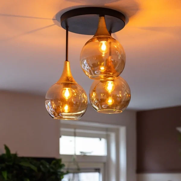 Outlet Straluma Klassieke plafondlamp zwart/goud met amber glas