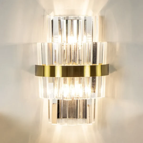 klassieke_wandlamp_brushe_2.webp Hot Straluma Klassieke wandlamp brushed brass met helder kristal