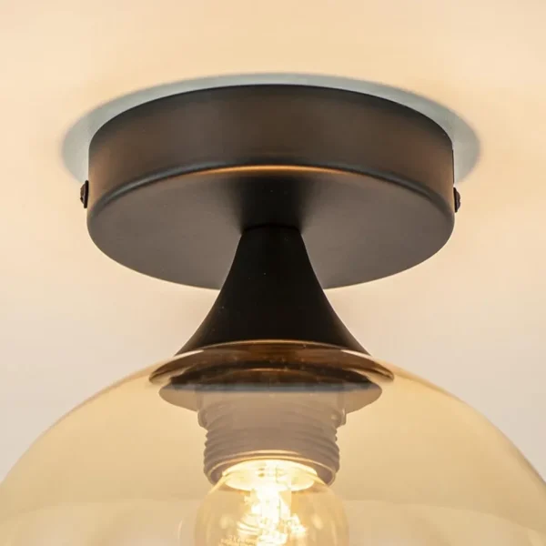 kleine_plafondlamp_zwart__2.webp Flash Sale Straluma Kleine plafondlamp zwart met amber glazen bol