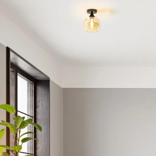kleine_plafondlamp_zwart__4.webp Flash Sale Straluma Kleine plafondlamp zwart met amber glazen bol