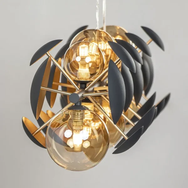 langwerpige_hanglamp_grij_2.webp Fashion Straluma Langwerpige hanglamp grijs/goud + amber glas