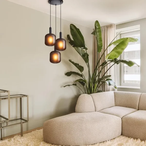 lichts_ronde_hanglamp_mat_4.webp Outlet Straluma 3-Lichts ronde hanglamp mat zwarte glazen kappen