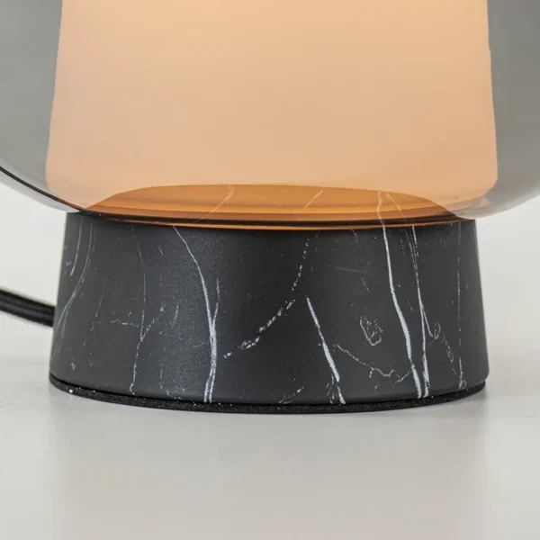 luxe_tafellamp_smoketitan_2.webp Sale Straluma Luxe tafellamp smoke/titanium glas met zwart marmer