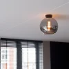 mat_zwarte_plafondlamp_me_4-4.webp Discount Straluma Mat zwarte plafondlamp met smoke glazen bol 30 cm