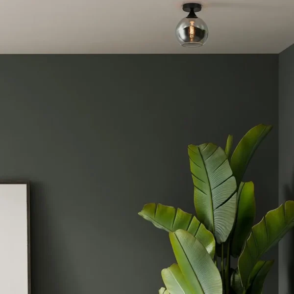 Store Straluma Mat zwarte plafondlamp met smoke glazen bol klein
