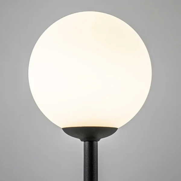 Store Straluma Mat zwarte tafellamp met witte glazen bol