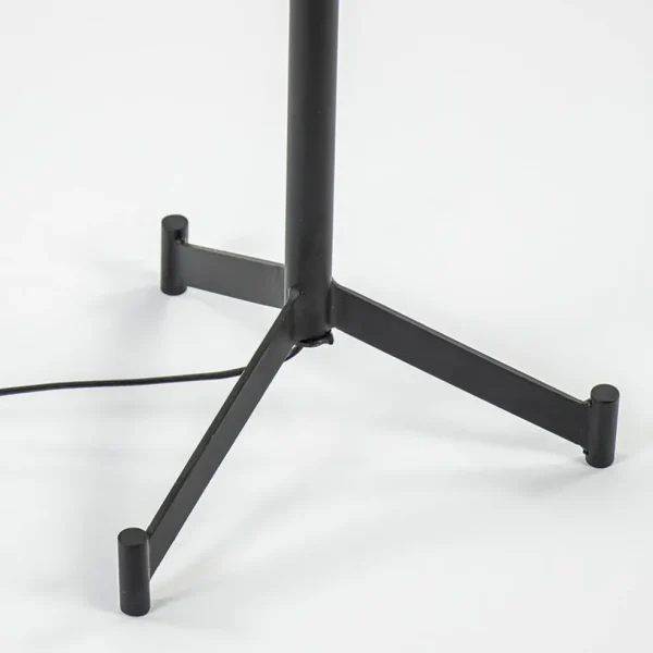 mat_zwarte_vloerlamp_denn_1.webp Outlet Straluma Mat zwarte vloerlamp Dennis Light & Living