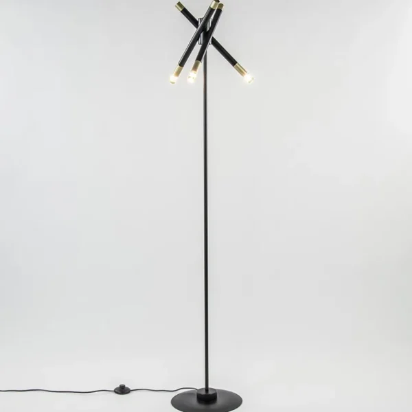 mat_zwarte_vloerlamp_g_me_1.webp Hot Straluma Mat zwarte vloerlamp G9 met gouden accenten