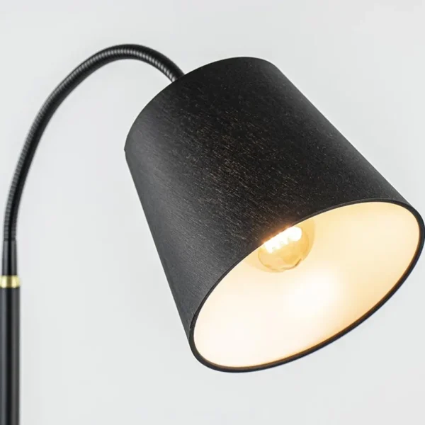 mat_zwarte_vloerlamp_met__2.webp New Straluma Mat zwarte vloerlamp met goud en kunststof kap