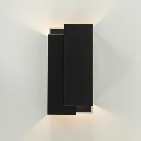 metalen_wandlamp_zwart_me_2.webp Discount Straluma Metalen wandlamp zwart met overlap