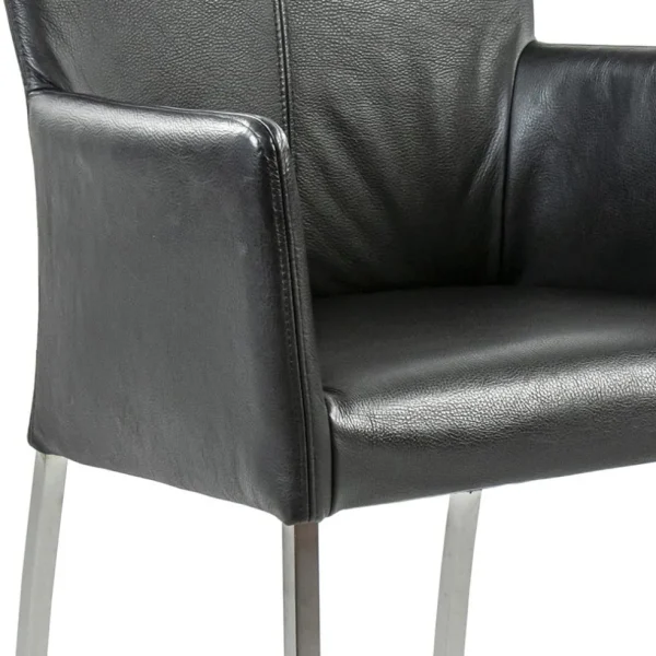moderne_armstoel_zwart_le_3.webp Fashion Straluma Moderne armstoel zwart leder met RVS poten
