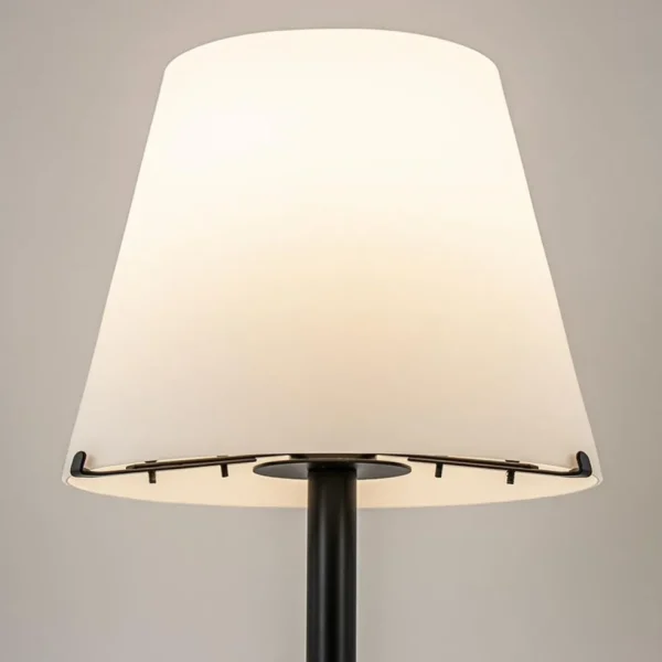 moderne_design_tafellamp__2.webp Outlet Straluma Moderne design tafellamp zwart met witte glazen kap