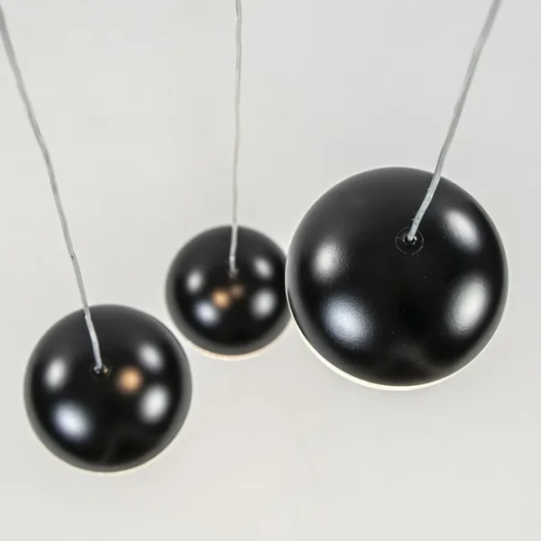 ronde_lichts_led_hanglamp_2.webp Clearance Straluma Ronde 3-Lichts LED hanglamp met zwarte bollen dimbaar