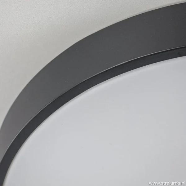 ronde_plafondlamp_zwart_i_3.webp Clearance Straluma Ronde plafondlamp zwart inclusief LED en remote