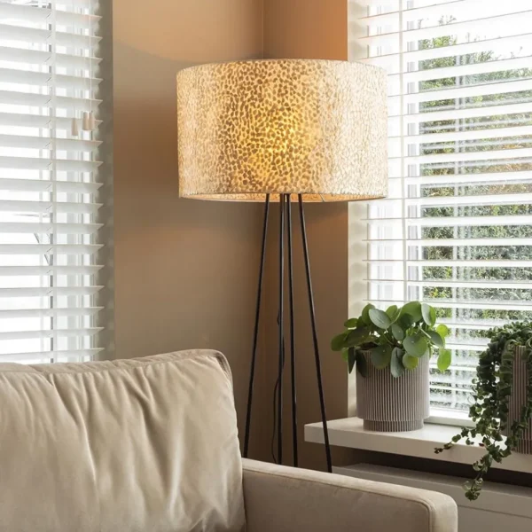 schelpen_vloerlamp_met_me_4.webp Best Straluma Schelpen vloerlamp met metaal groot