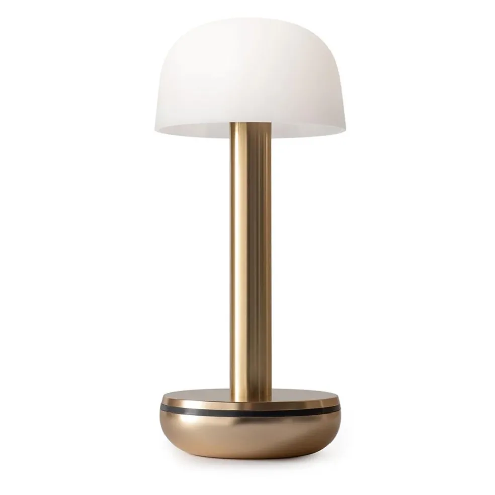 sfeervolle_tafellamp_goud_0.webp Store Straluma Sfeervolle tafellamp goud met frosted kapje op batterij