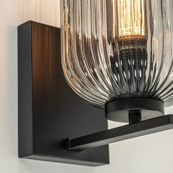 smoke_glazen_wandlamp_met_2-1.webp Flash Sale Straluma Smoke glazen wandlamp met zwarte bevestiging