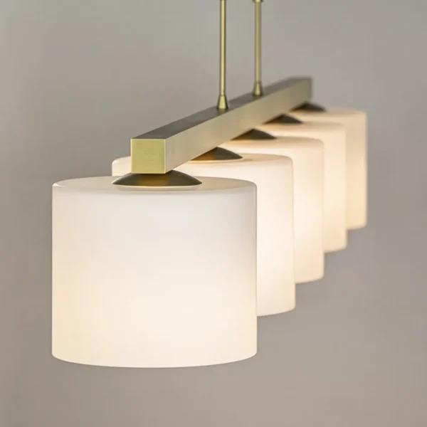 strak_klassieke_hanglamp__2.webp Store Straluma Strak klassieke hanglamp goud met mat wit glas