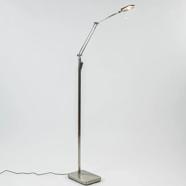 strak_klassieke_leeslamp__1-1.webp Discount Straluma Strak klassieke leeslamp nikkel met dimbaar LED
