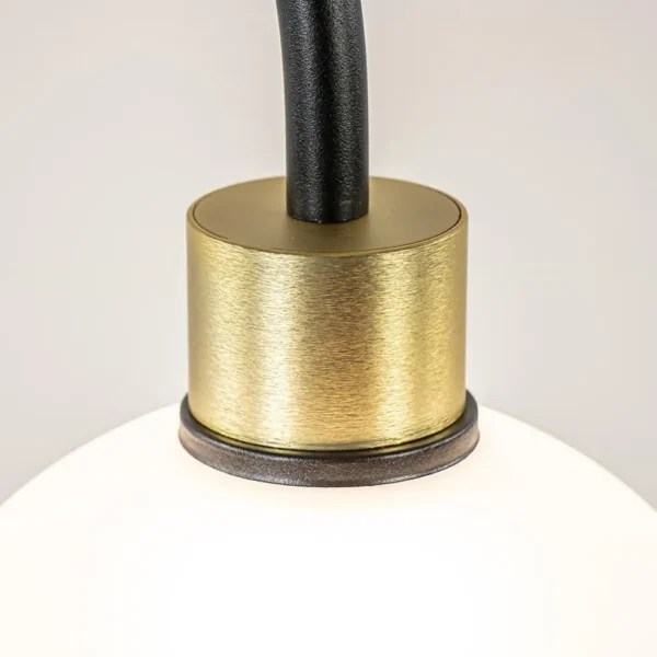 New Straluma Strak klassieke tafellamp zwart met opaal glas