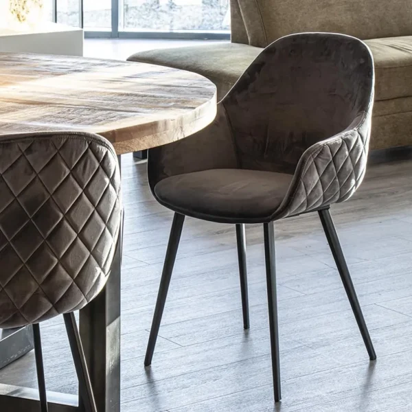 trendy_armstoel_velvet_gr_4.webp Hot Straluma Trendy armstoel velvet grey met zwart metalen poot