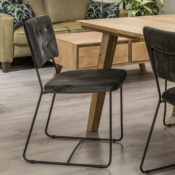 trendy_eetkamerstoel_velv_4-1.webp Shop Straluma Trendy eetkamerstoel velvet grijs met metalen poot