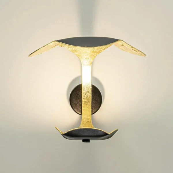 wandlamp_le_gigine_zwartg_2.webp Fashion Straluma Wandlamp Le Gigine zwart/goldleaf 2700k