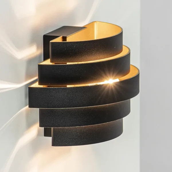 wandlamp_scudo_zwartgoud__1-1.webp Sale Straluma Wandlamp Scudo zwart/goud 20cm
