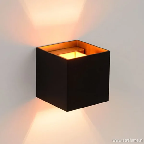 wandlamp_xio_kubus_zwartg_1.webp Online Straluma Wandlamp Xio kubus zwart/goud inclusief G9