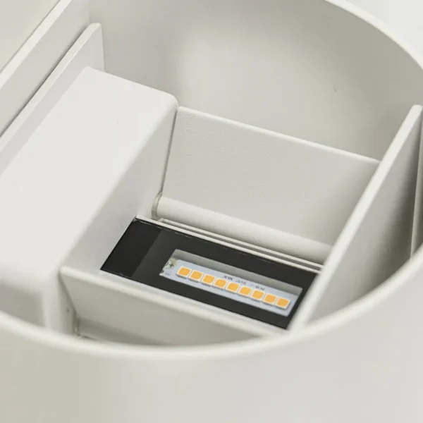 witte_led_buitenlamp_ip_a_2.webp Store Straluma Witte LED Buitenlamp IP54 afgerond wit