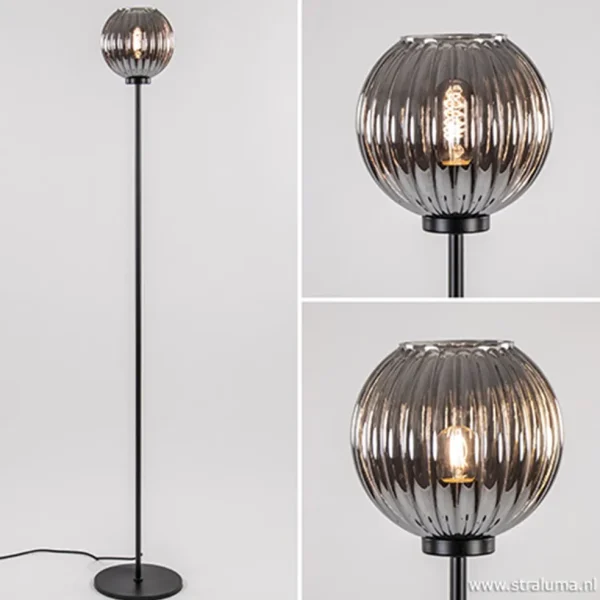 zwarte_vloerlamp_met_smok_1.webp Fashion Straluma Zwarte vloerlamp met smoke glazen kap